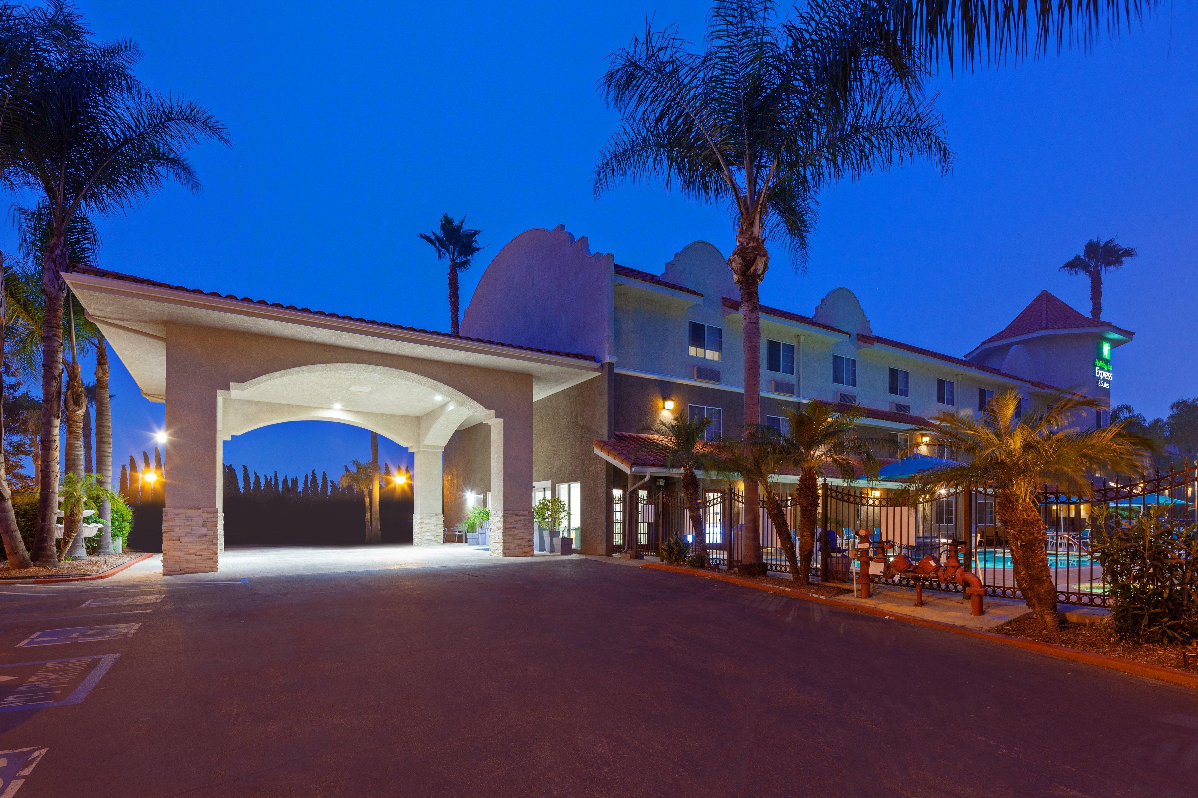 Holiday Inn Express Hotel & Suites San Diego-Escondido, An Ihg Hotel Exterior photo